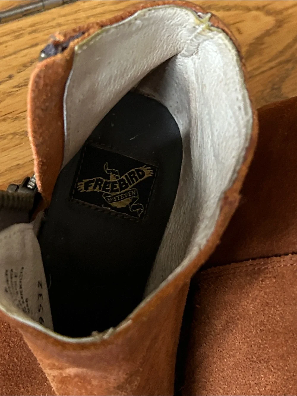 Freebird by Steven women’s Rust Brown Suede Chukka Boot size 6